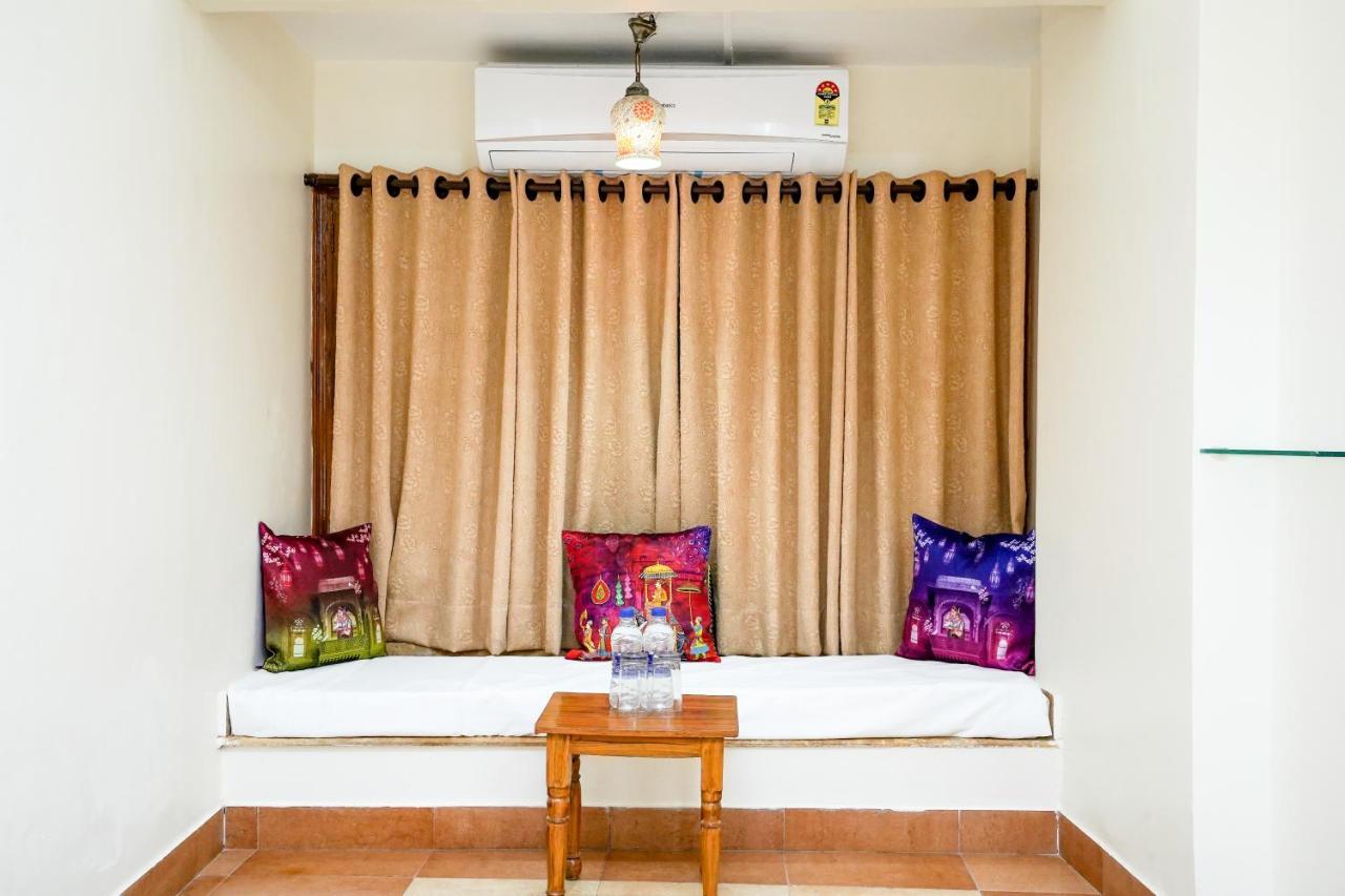 Natural Lake View Hotel Ουνταϊπούρ Εξωτερικό φωτογραφία