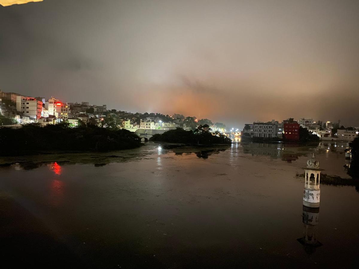 Natural Lake View Hotel Ουνταϊπούρ Εξωτερικό φωτογραφία