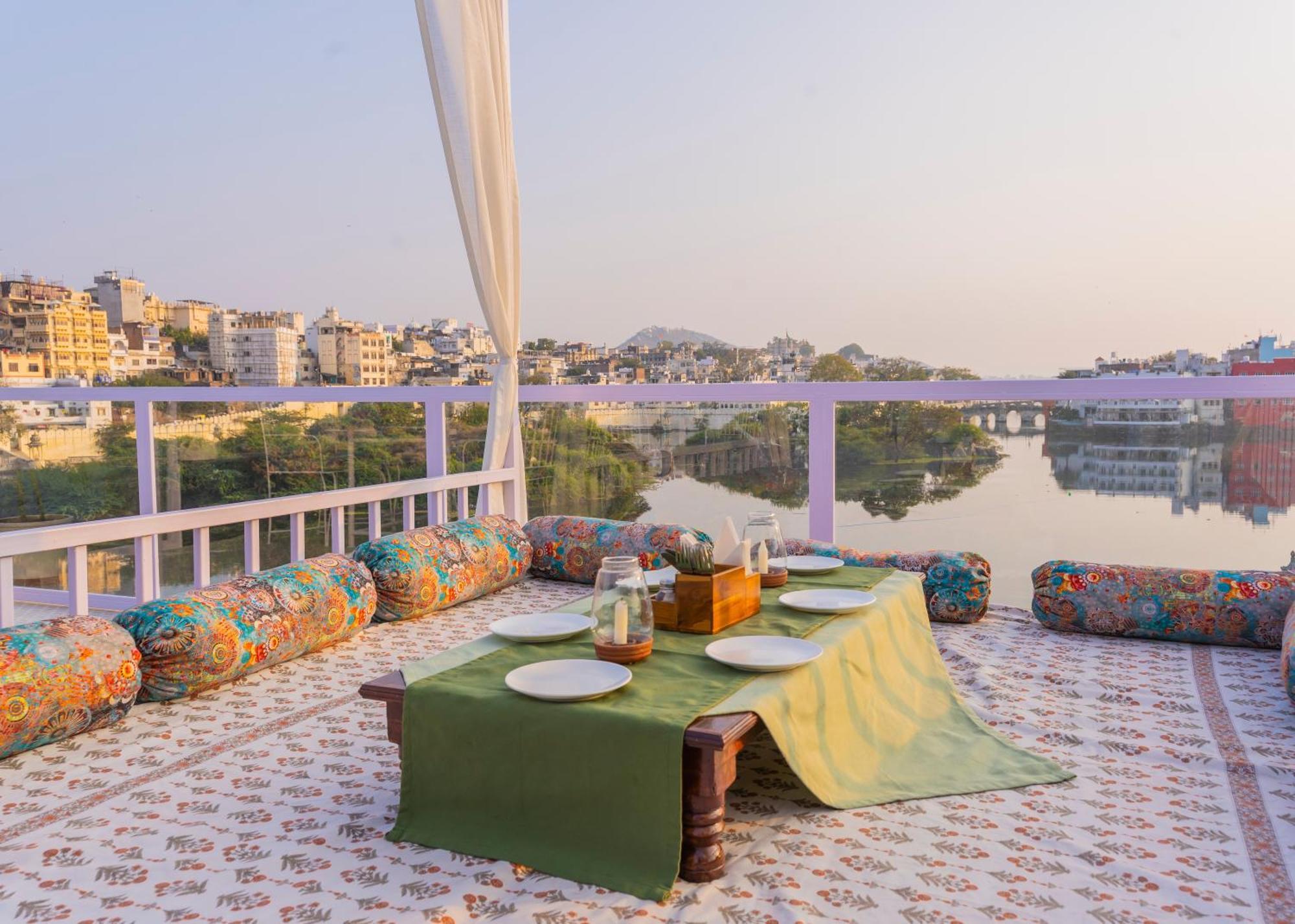 Natural Lake View Hotel Ουνταϊπούρ Εξωτερικό φωτογραφία