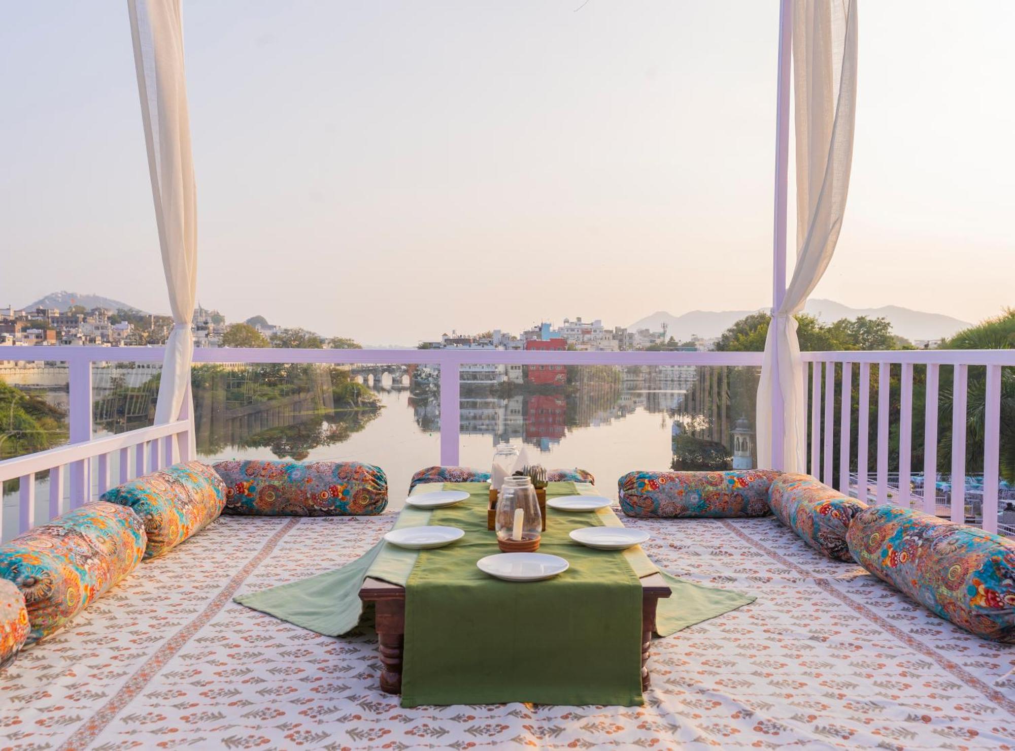 Natural Lake View Hotel Ουνταϊπούρ Εξωτερικό φωτογραφία