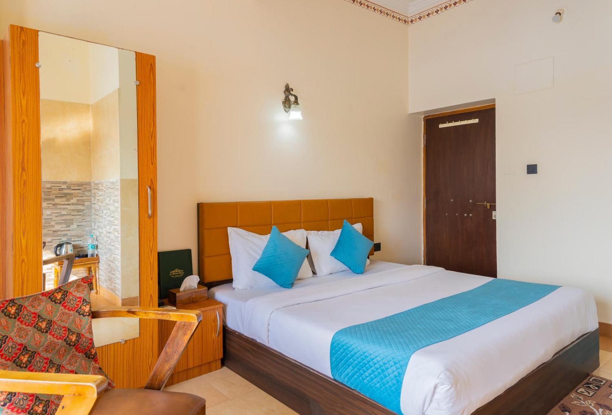 Natural Lake View Hotel Ουνταϊπούρ Εξωτερικό φωτογραφία