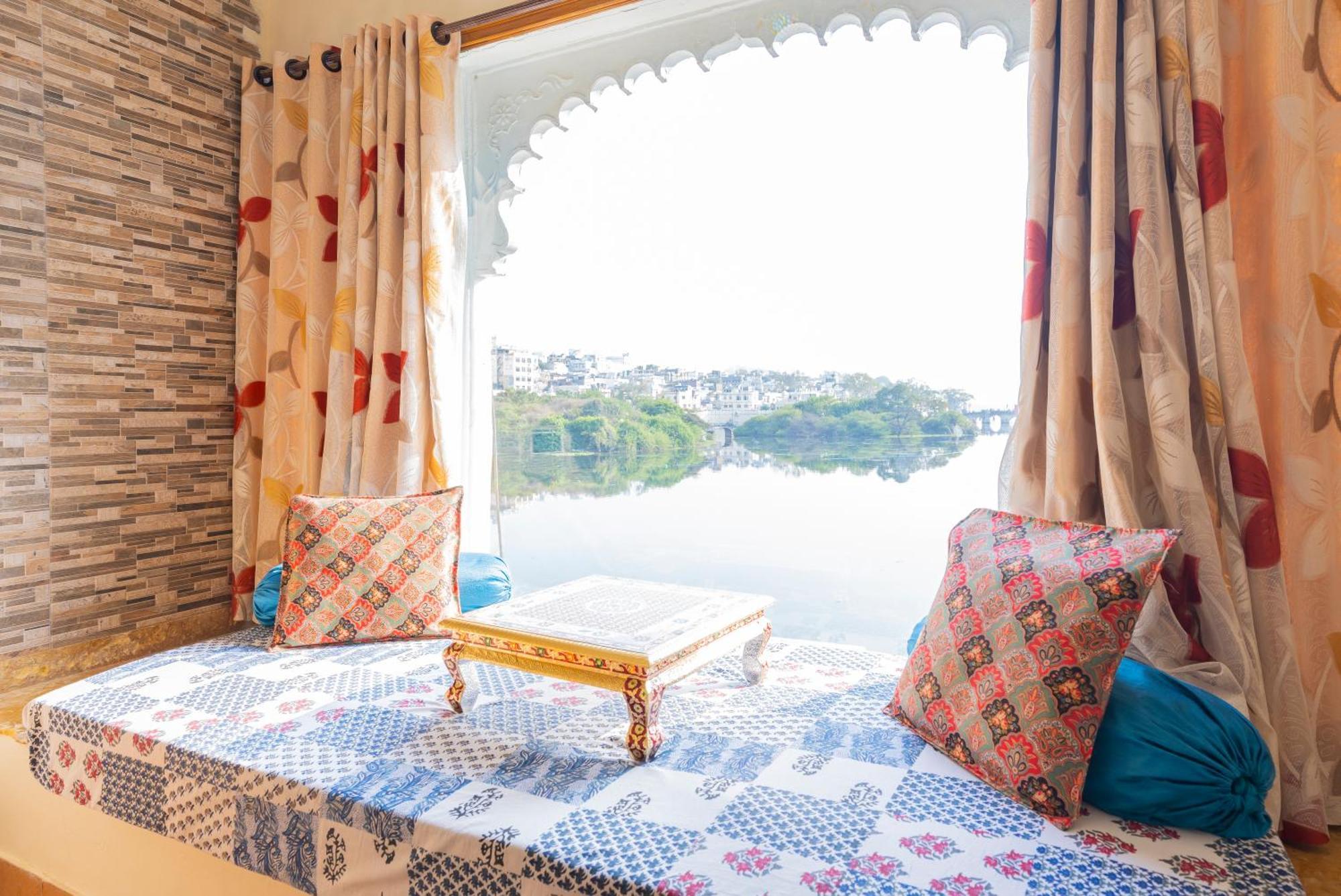 Natural Lake View Hotel Ουνταϊπούρ Εξωτερικό φωτογραφία