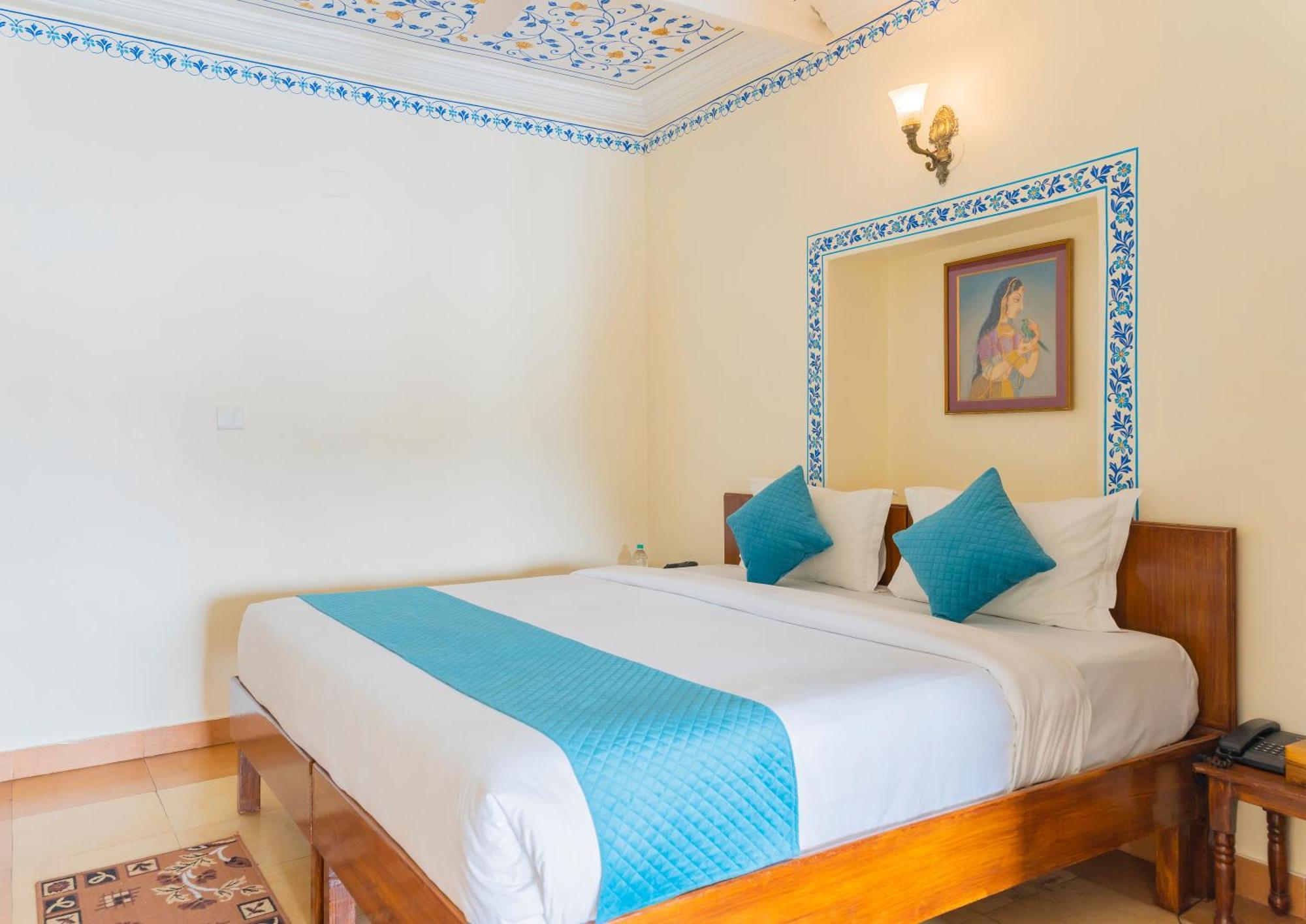 Natural Lake View Hotel Ουνταϊπούρ Εξωτερικό φωτογραφία