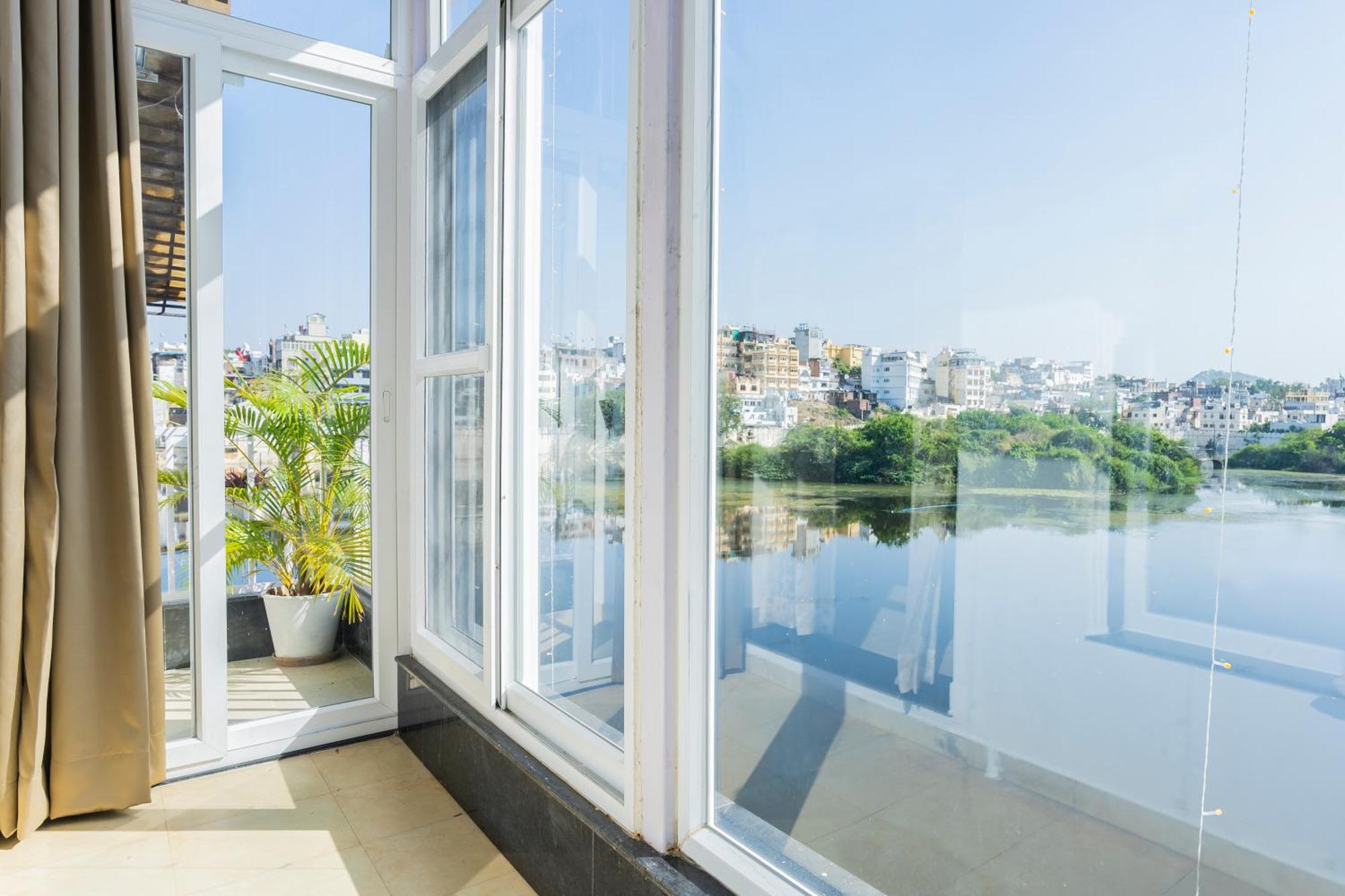 Natural Lake View Hotel Ουνταϊπούρ Εξωτερικό φωτογραφία