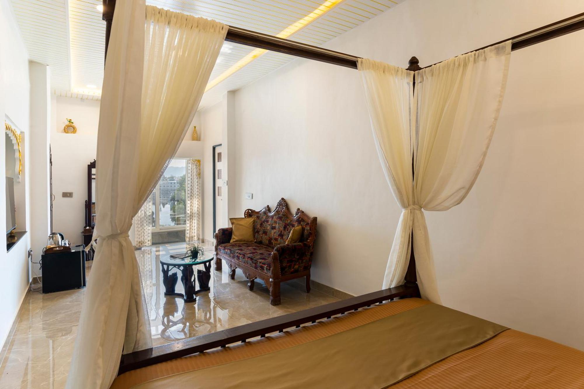 Natural Lake View Hotel Ουνταϊπούρ Εξωτερικό φωτογραφία